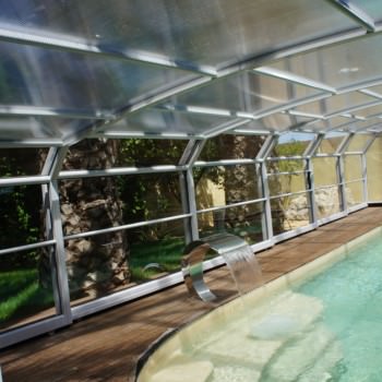 Nous créons des abris piscine design pour s'adapter à vos envies.